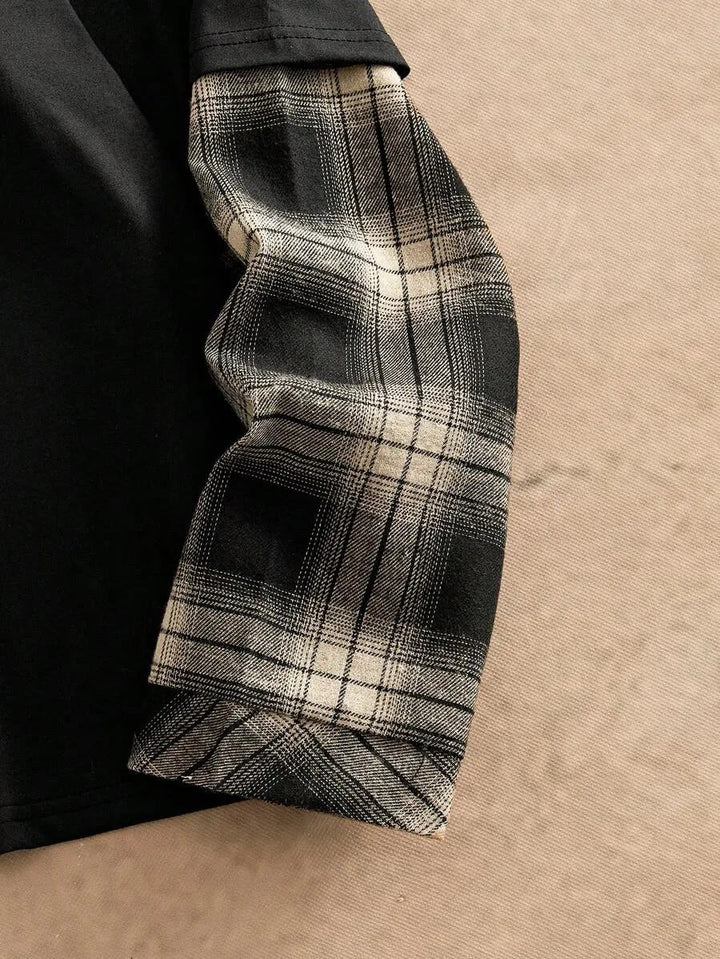 T-shirt with plaid patchwork sleeves