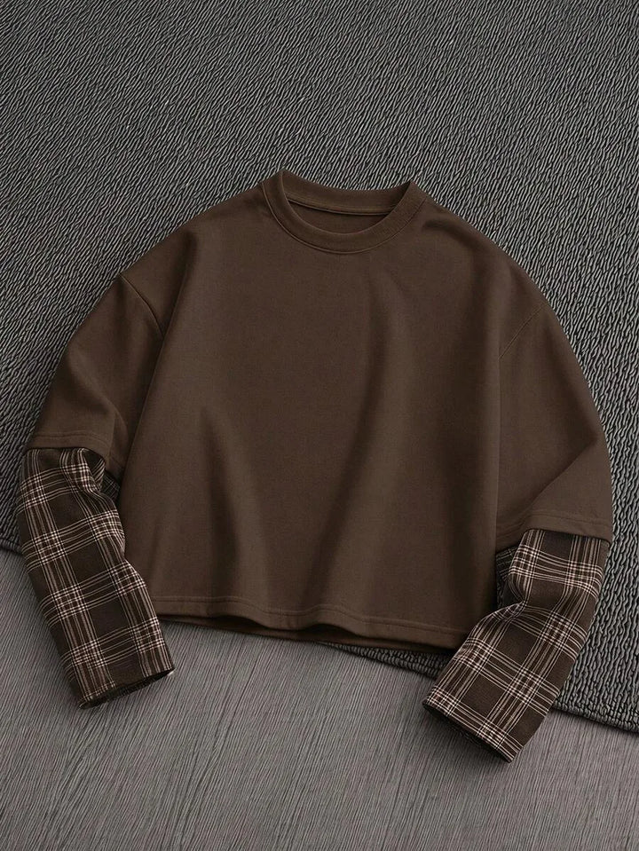 T-shirt with plaid patchwork sleeves