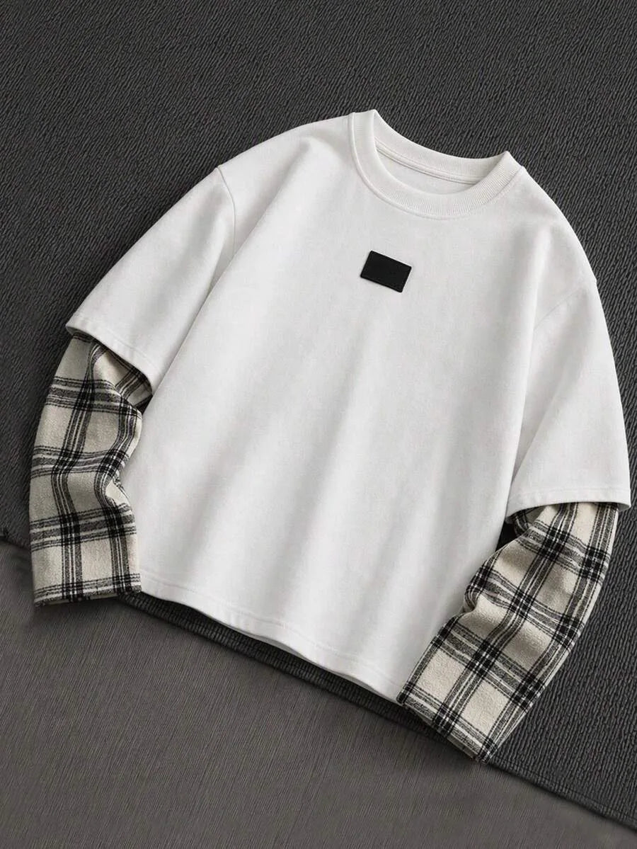 T-shirt with plaid patchwork sleeves