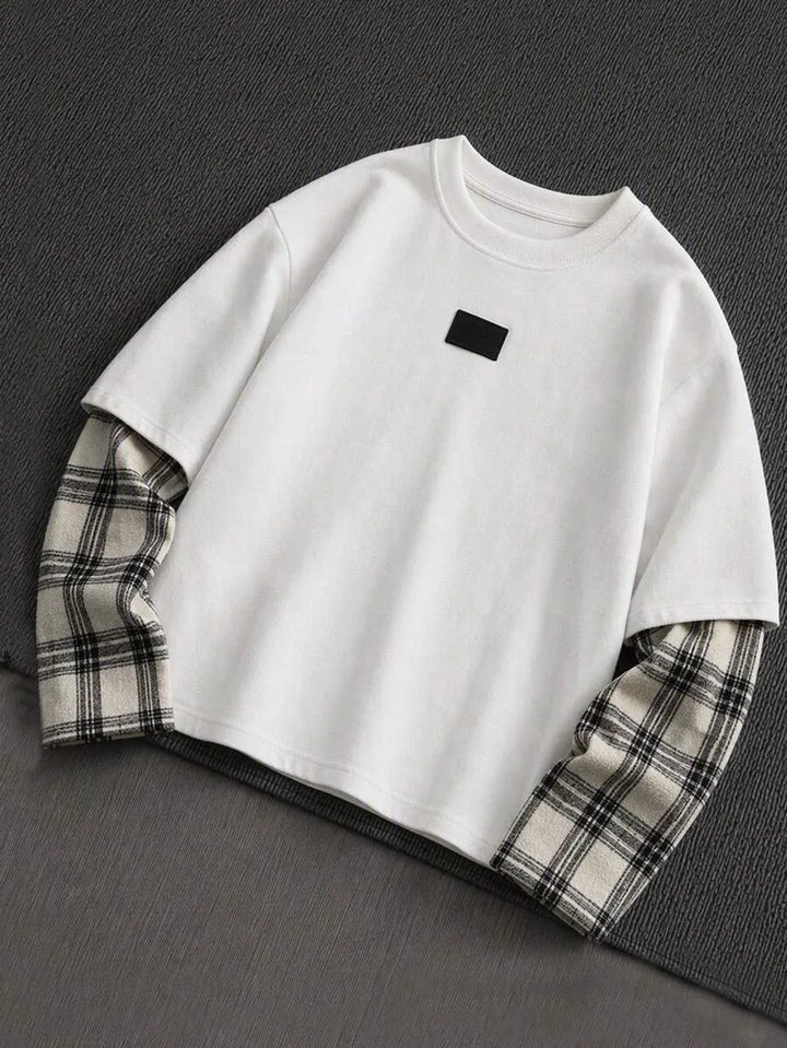 T-shirt with plaid patchwork sleeves