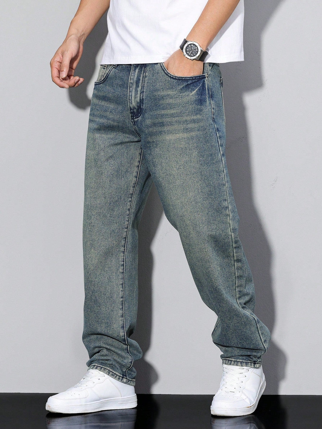 Men’s Relaxed Straight-Leg Jeans