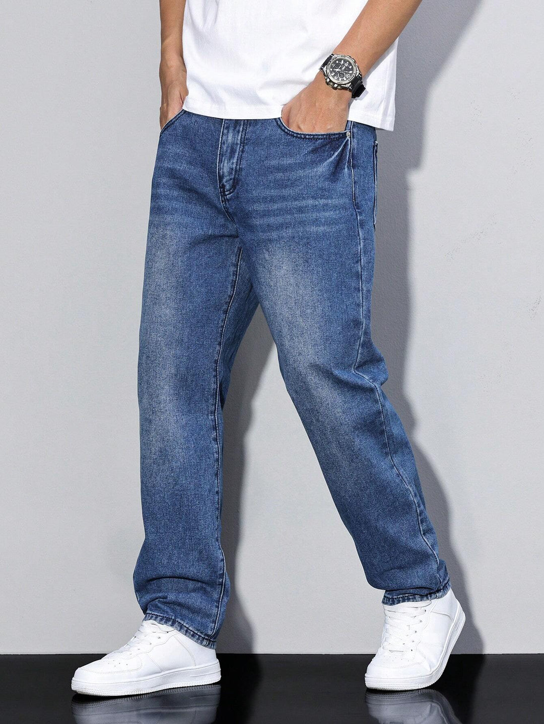 Men’s Relaxed Straight-Leg Jeans