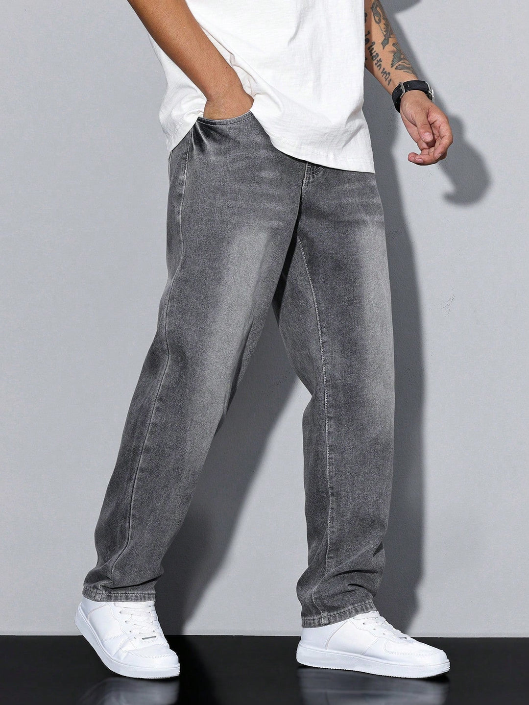 Men’s Relaxed Straight-Leg Jeans