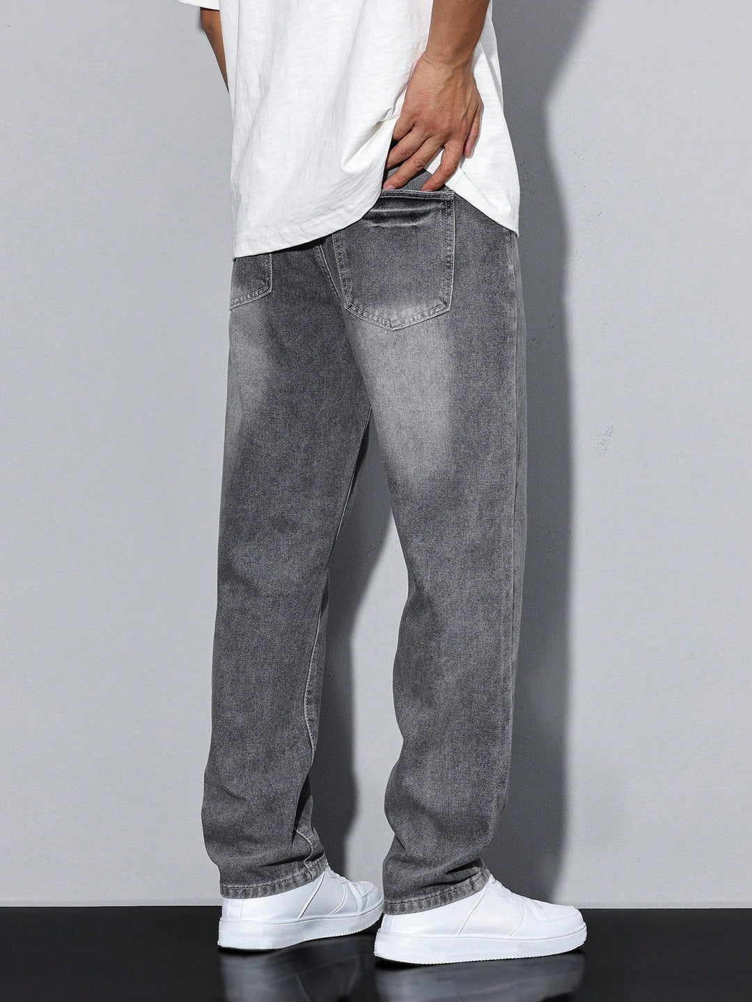 Men’s Relaxed Straight-Leg Jeans