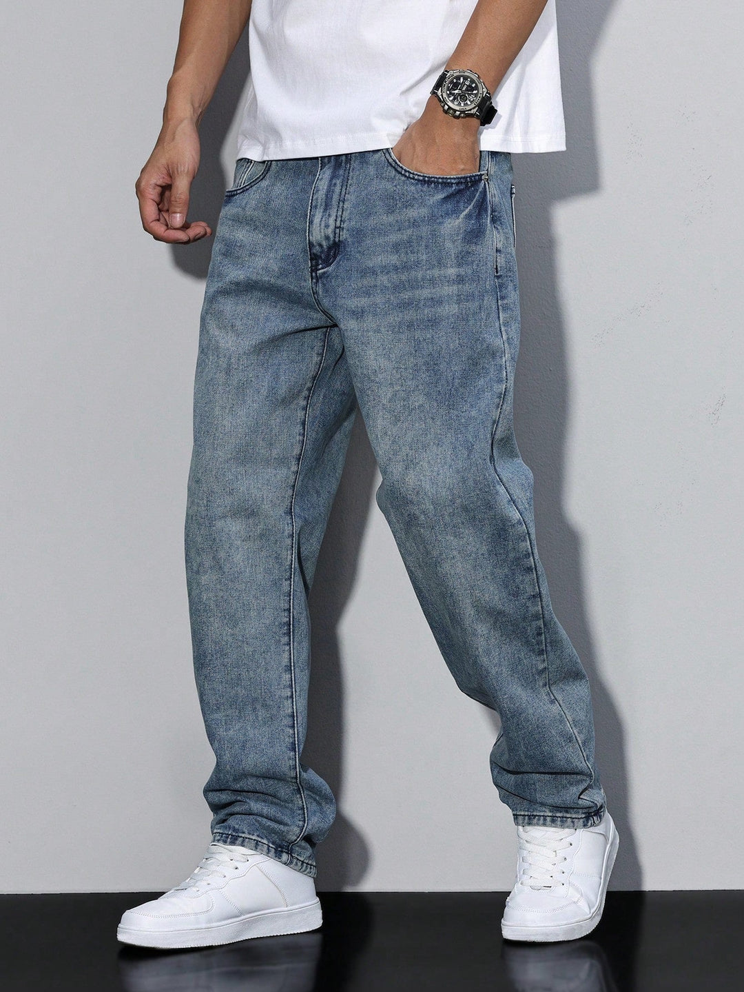 Men’s Relaxed Straight-Leg Jeans