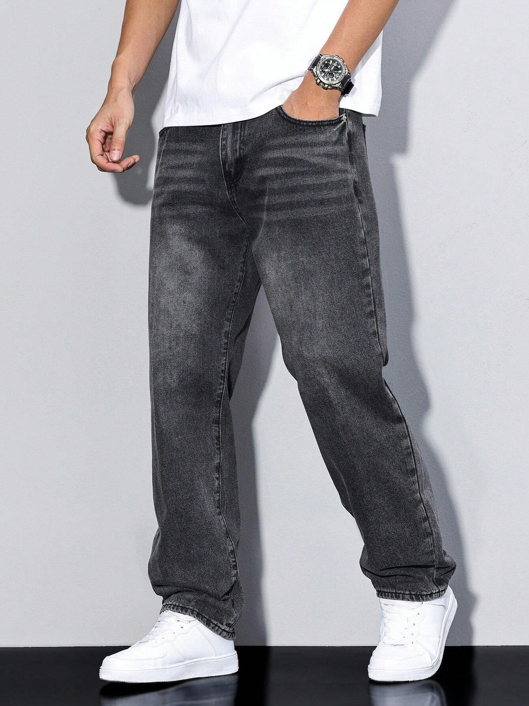 Men’s Relaxed Straight-Leg Jeans