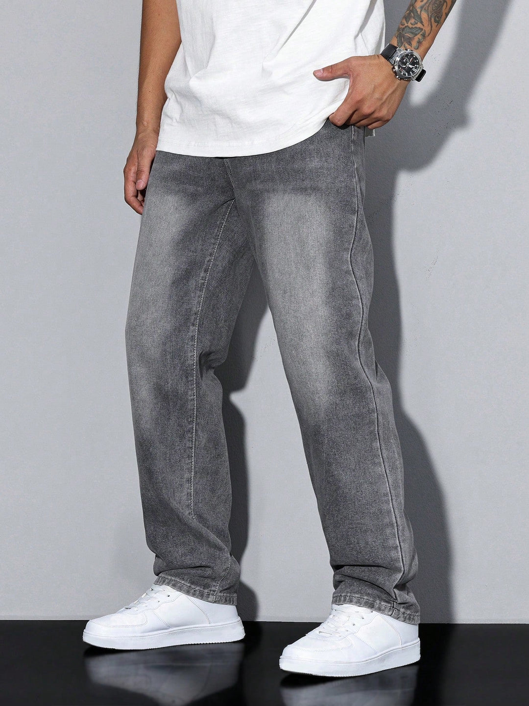 Men’s Relaxed Straight-Leg Jeans