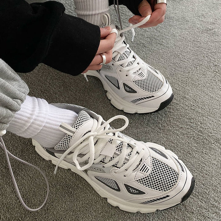 Unisex Flat Sneaker – Everyday Shoe with Lacing