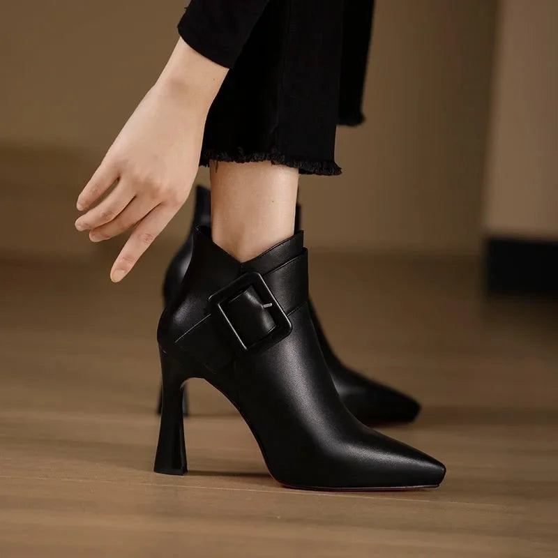 AVELISSE - Buckle Ankle Boots