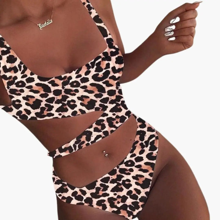 Women’s Push-Up One-Piece Swimsuit with Padded Cups and Adjustable Straps