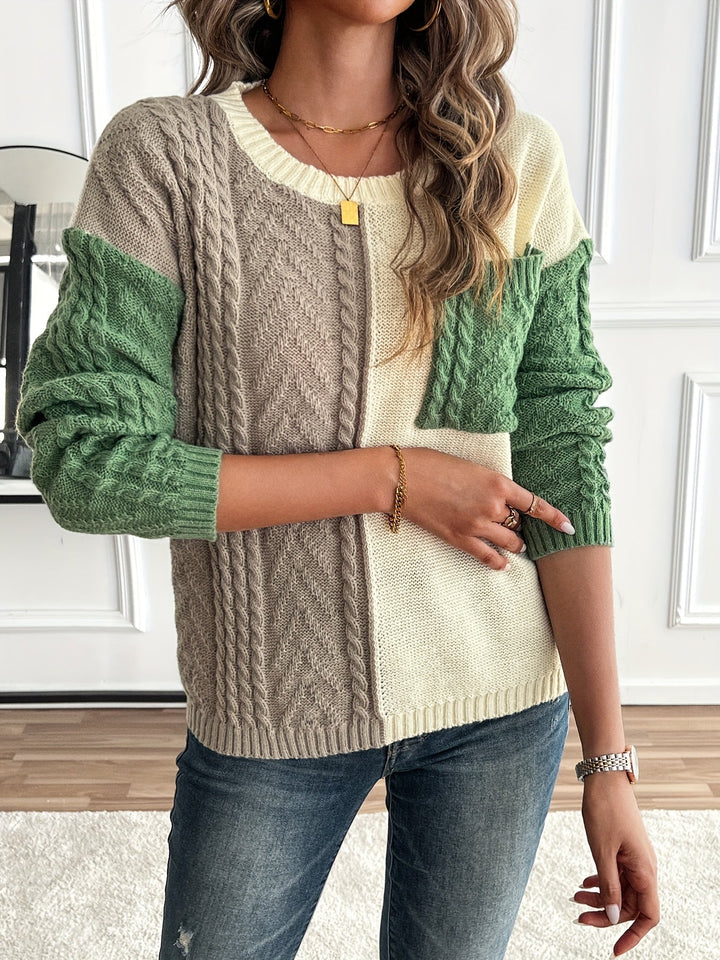 Delia | Sweater for women with round neck and pocket