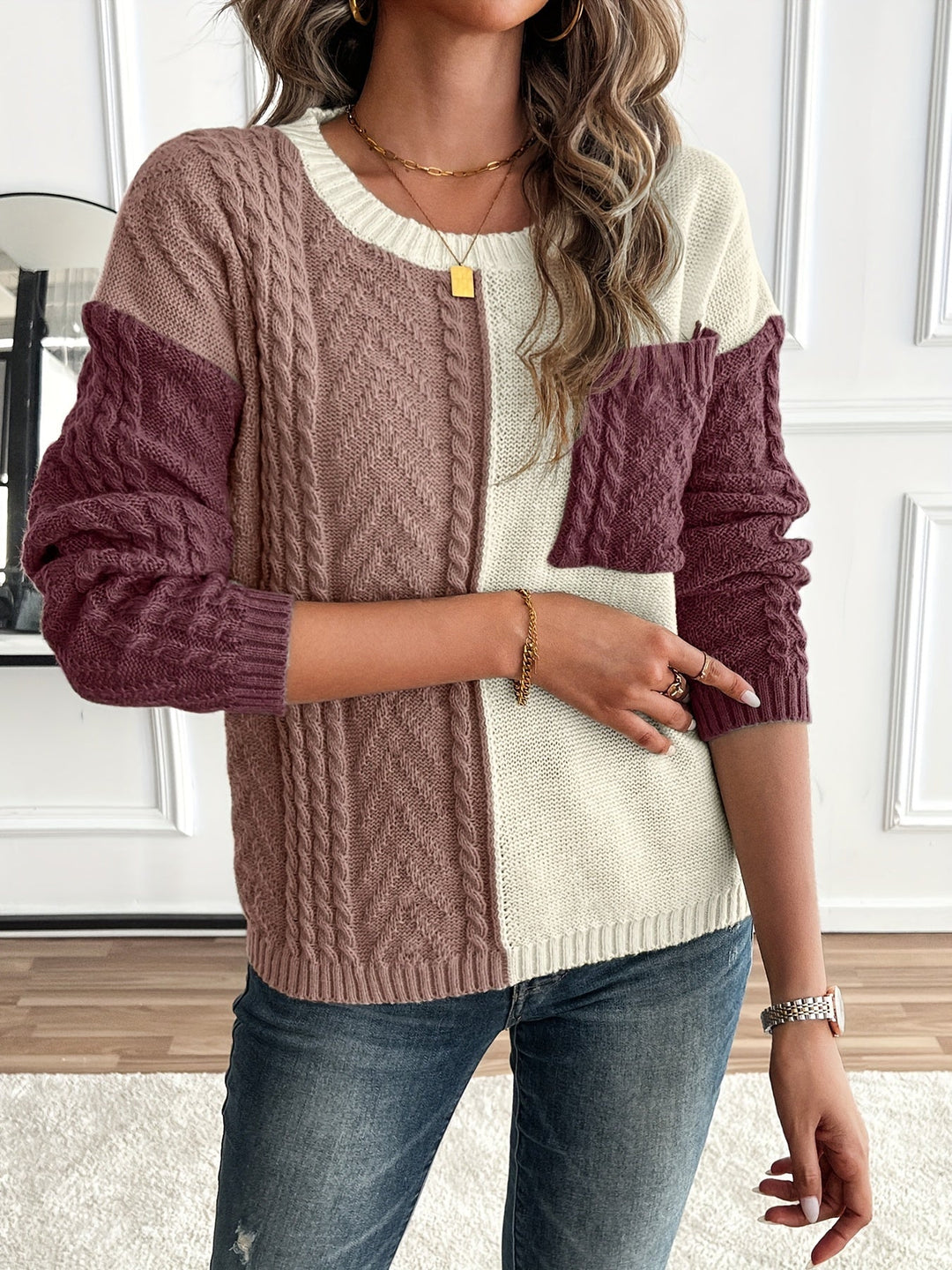Delia | Sweater for women with round neck and pocket