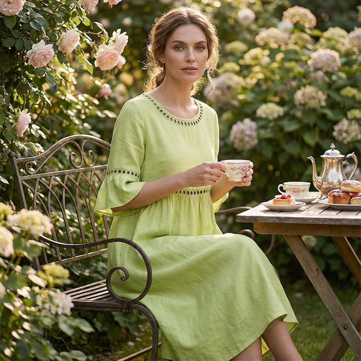 Amara - Elegant Belly-Camouflaging Midi Dress