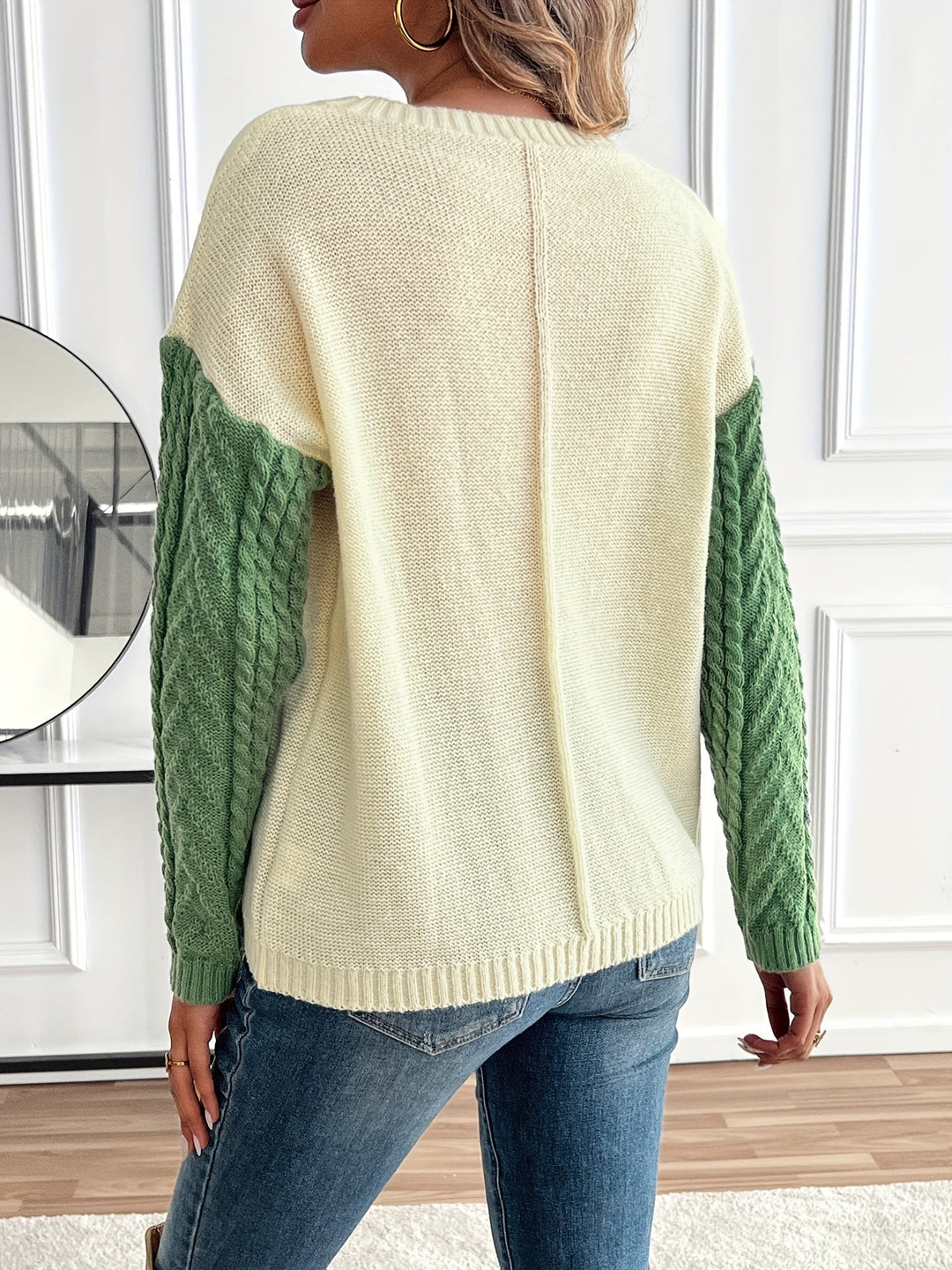 Delia | Sweater for women with round neck and pocket