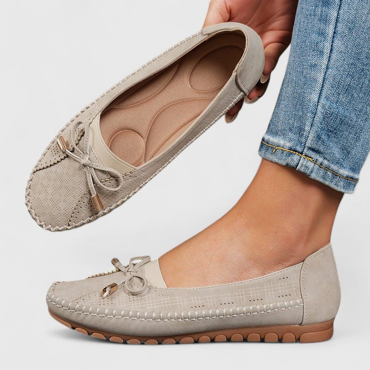 Avalynn - Women’s Moccasin Flats with Bow Detail
